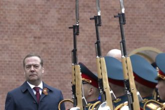Koniec jadrovej dohody s USA Medvedev upozornuje ze hodiny sudneho dna tikaju