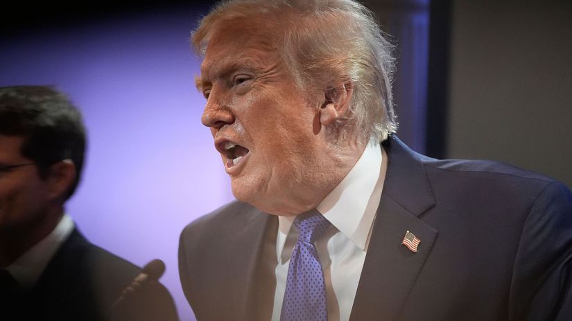 Trump po zruseni ciel sudom urazlivo nadaval Nasledne okamite oznamil zavedenie dalsieho vo vyske desat percent