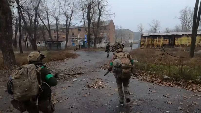 VIDEO Rusom nepomohla ani hmla Elitne ukrajinske jednotky ich zlozili takmer sto Aj s pomocou Madara