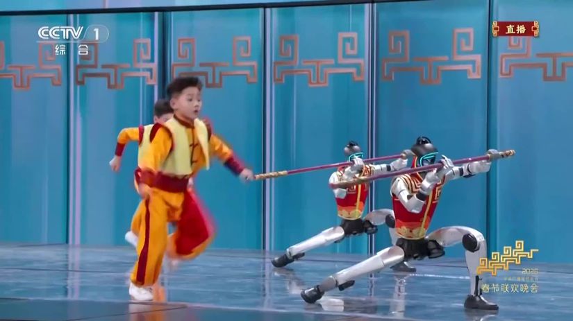 VIDEO Uzasne divadlo Suboj cinskych deti a robotov v kung fu Kto bol lepsi
