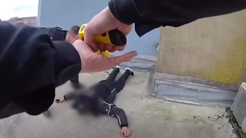 VIDEO Zufaly pokus o utek Policajti nahanali zlodeja z bratislavskych pivnic az na strechu