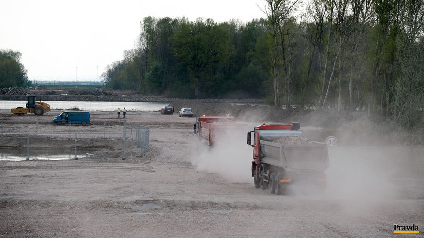 tragedia na stavbe obchvatu 68 rocny muz prisil o zivot nasli ho pri pracovnom stroji