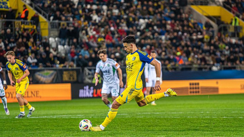 Arena ako po explozicii Ultras Presova sa po derby prejavili rozpadnute stropy vytrhnute dvere