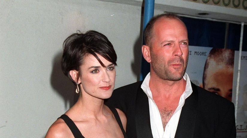 Chory Bruce Willis oslavil 71 rokov Jeho ex Demi Moore zverejnila zabery ktore lamu srdce