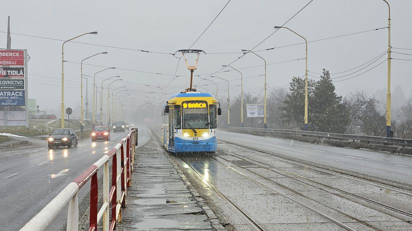 Kosiciam hrozi dopravny problem Kraj tlaci na mesto Opravte elektrickovu trat inak ju uzavrieme