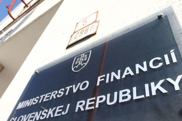 Mozes byt horse Deficit je vyrazne vyssi v porovnani s predchadzajucim mesiacom minulym rokov aj planom varuje analytik