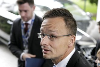 Orban nariadil vysetrit odpocuvanie ministra zahranicnych veci Szijjarto podla tlace pravidelne informoval Lavrova o rokovaniach EU