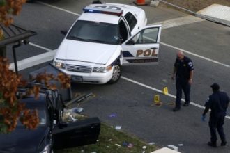 Ozbrojenci otvorili palbu na neoznacene policajne vozdilo Jeden policajt bol zraneny