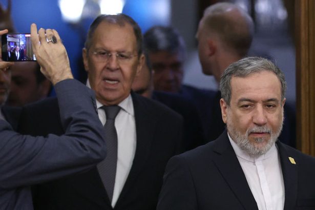 Pomaha Rusko Iranu uctocit proti Americanom Lavrov to objasnuje