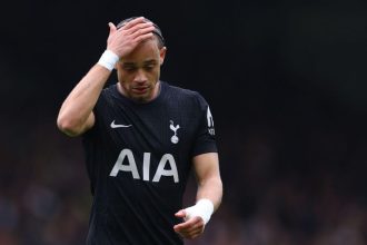 Radikalne skrty platov v pripade padu Slavna znacka na pokraji zostupu z Premier League