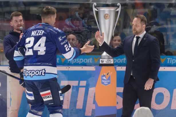 Sestica postupujucich do stvrtfinale play off je znamka dvojice v barazi urci nedela