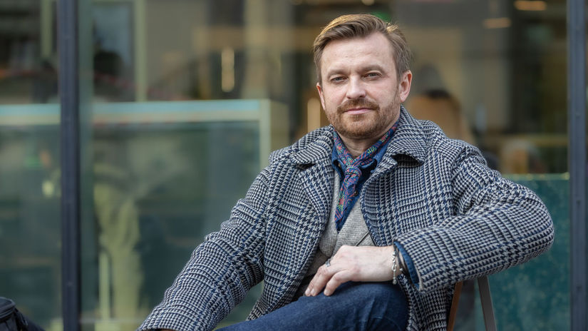 Tenorista Pavol Brslik Viac ako vojen sa bojim umelej inteligencie Preco su koncerty pre politikov a sportovcov mucive