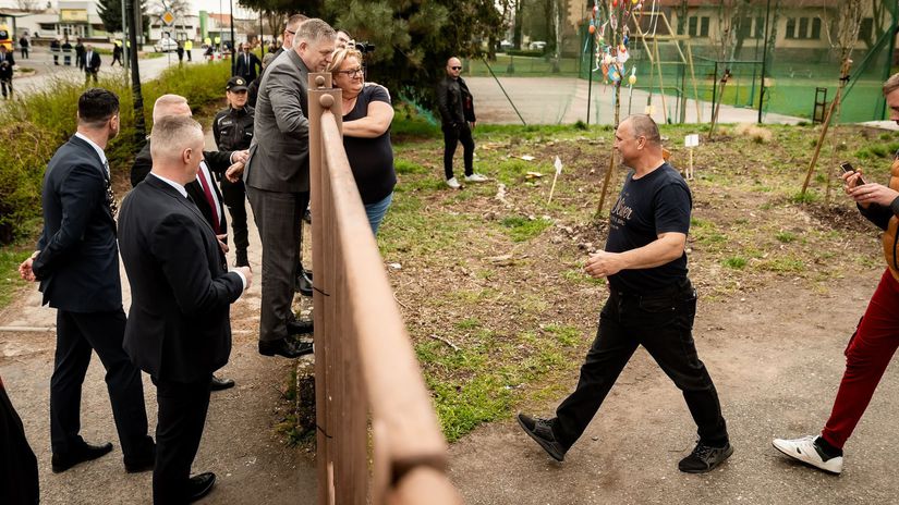 VIDEO Fico zacal rokoanie vlady skokom na plot Kabinet schvalil miliony pre region a nove projekty