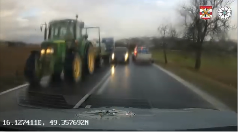 VIDEO Riskantne predbiehanie cez plnu ciaru ktore sa len tak nevidi Sufer to riskoval takmer naslepo