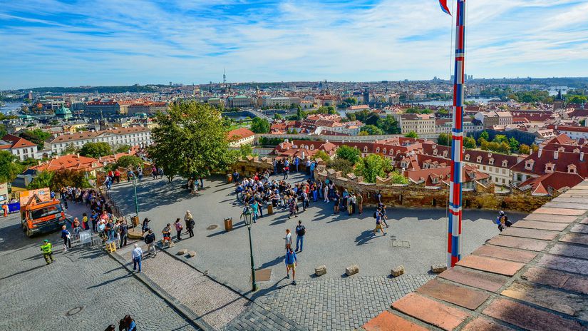 Viac ako 9 milionov turistov dosiahalo rekord Hrad u nasich susedov zazil rok ktory ho zaraduje medzi najnavstevovanejsie na svete