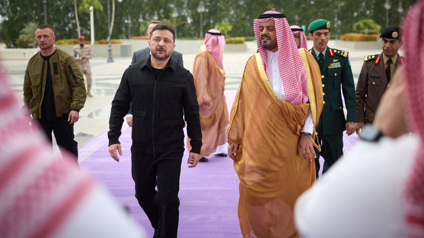 Zelenskyj hlasi historicke dohody Ukrajina sa pusta do zbrojarskeho biznisu s bohatymi monarchiami