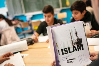 je ramadan zahod chlieb do kosa moslimsky post rozdelil ziakov na nemeckej skole
