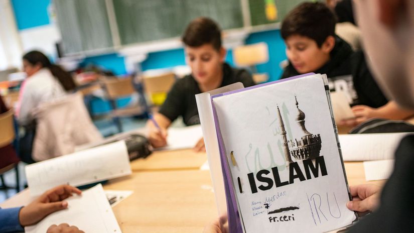 je ramadan zahod chlieb do kosa moslimsky post rozdelil ziakov na nemeckej skole