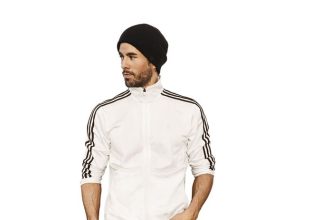 Enrique Iglesias Sexsymbol generacie MTV ma 50 rokov styri deti a stale vypredava stadiony