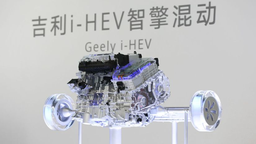 Geely inania udajne maju motor so spotrebou 2 2 litra na 100 km