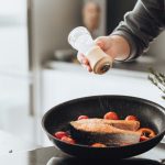 Nenapadna chyba v kuchyni moze ohrozit vase zdravie Odbornici varuju pred tzv teflonovou chripkou