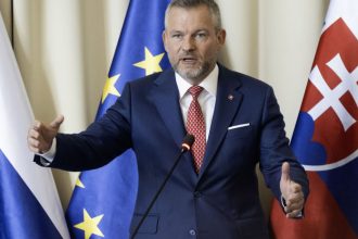 Pellegrini vyzve opoziciu aj koaliciu aby sa zaviazali k dostavbe nemocnic Podla SNS nesu najvacsiu zodpovednost za stav slovenskeho zdravotnictva