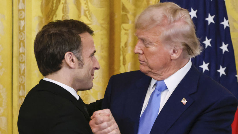 Trump zosmiesnil Macrona Narazky na manzelku vyvolali vo Francuzsku poburenie