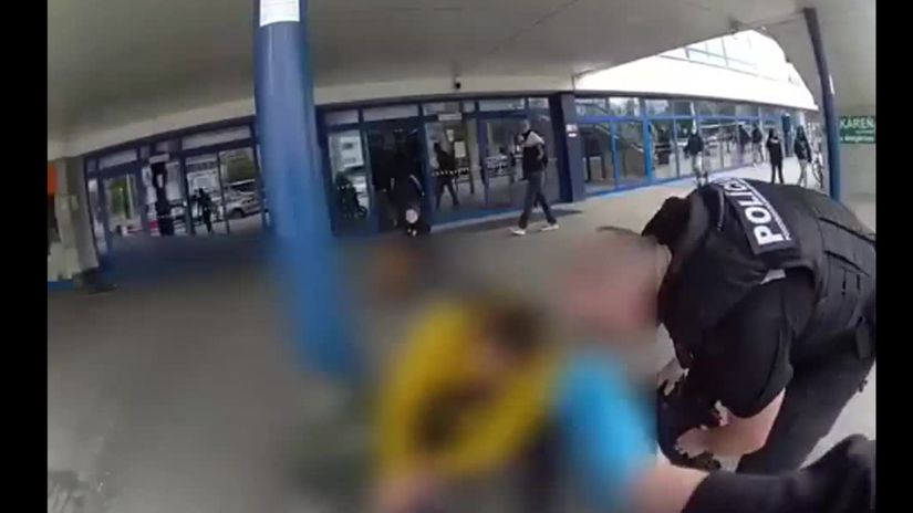 VIDEO Konflikt sa skoncil utokom a bodnym zranenim policia zadrzala podozriveho