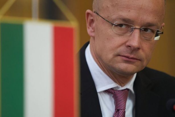 toto je zrada maarsko el obrovskmu kandlu pred vobami franczsko poslalo budapeti tvrd odkaz