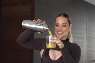 Cibulkovej video ma neprijemnu dohru Rada pre reklamu rozhodla ze fit drink s vodkou zasiel prilis daleko reklama sa musi prerobit