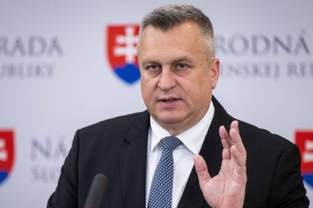 Danko hromzi List Ficovi je varovnym prstom pre Tarabu No vladu vraj SNS nezosadi