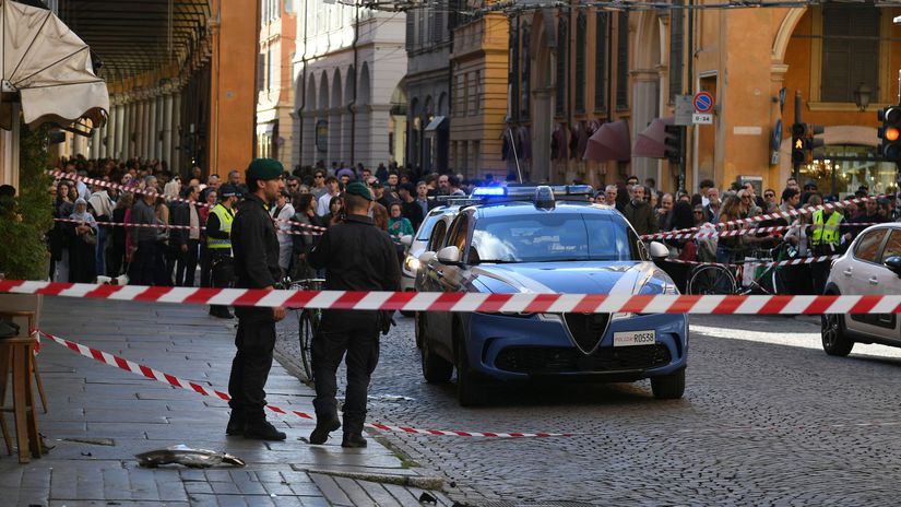 Horor na chodniku v Taliansku Vodic auta zrazil sedem ludi potom vystupil s nozom v ruke