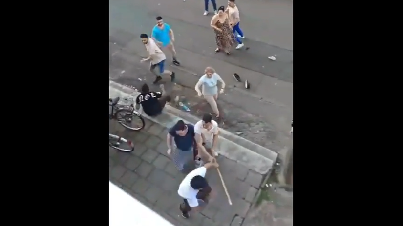 Hromadna bitka v Nemecku medzi ucastnikmi aj Slovaci Policia sa najprv len prizerala