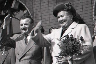 Kriziky na plotoch proti cervenym hviezdam Takto vyzerali posledne slobodne volby ktore komunisti na Slovensku jasne prehrali