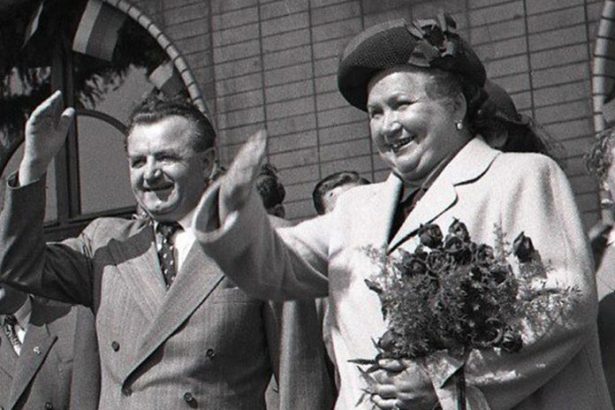 Kriziky na plotoch proti cervenym hviezdam Takto vyzerali posledne slobodne volby ktore komunisti na Slovensku jasne prehrali