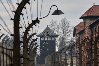 Odmena za statocnost a odvahu Izrael ocenil Slovakov ktori zachranili Zidov pred takmer nevyhnutnou smrtou