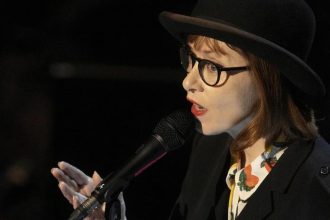 Suzanne Vega Operu je mozne napisat o prezidentovi Zelenskom aj o krysach