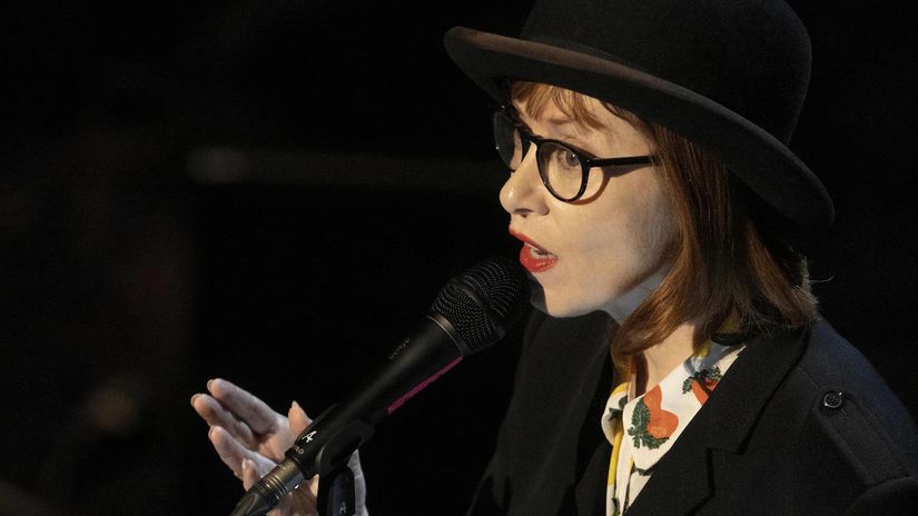 Suzanne Vega Operu je mozne napisat o prezidentovi Zelenskom aj o krysach