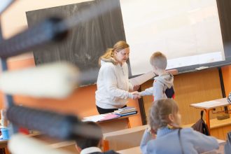 Ucitel uz nema byt sam v triede Ministerstvo spusta ambicioznu reformu za stovky milionov