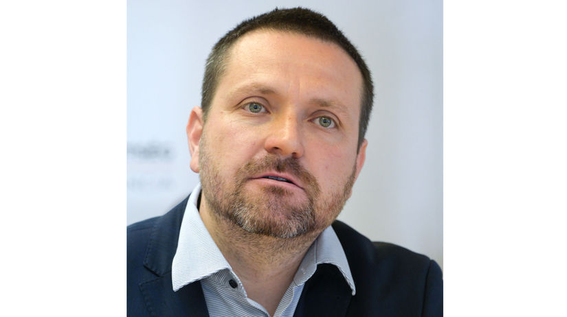 V Nitrianskom kraji to vrie Predseda kulturnej komisie predava knihu v ktorej je Slovensko oznacene ako Felvidek