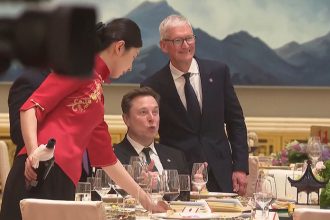 VIDEO Navsteva Americanov bola pre Cinanov atrakciou Rubio sa stal hitom sociek s Muskom si smotanka robila selfie