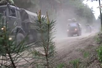 VIDEO Rusko trenuje jadrove sily do terenu vyrazilo 64tisic ludi a 7500 kusov techniky