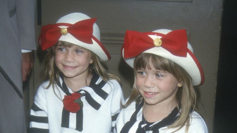 Boli najslavnejsie dvojiky sveta Hollywood odmietli a dnes zarabaju miliony Aky je pribeh Mary Kate a Ashley Olsenovych