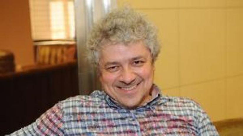 Cenzura v sucasnosti Aj Aj Wej wej nekritizuje len Cinu ale nepriamo a ostro aj Zapad