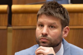 Gabriel Sipos Pri Simeckovcoch a Projektoch Forum by mali platit rovnake pravidla ako pre politikov