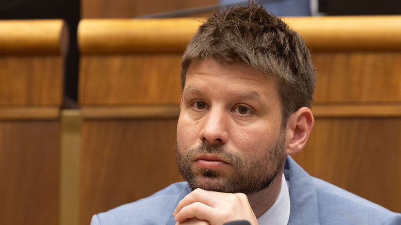 Gabriel Sipos Pri Simeckovcoch a Projektoch Forum by mali platit rovnake pravidla ako pre politikov