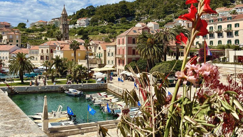Hvar a Bra ako ich nepoznate Z plaze som usla za krasou vinom a adrenalinom aby som sa nakoniec vratila na najkrajse pobrezie