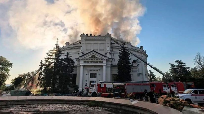 ONLINE Ukrajina opat zautocila na Krym a rusky ropny priemysel hlasia sa explozie aj poziare