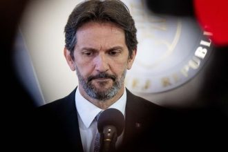 Slovensko ma vracat miliony za vojensku pomoc Ukrajine Kalinak zaroven hlasi restart nemocnice