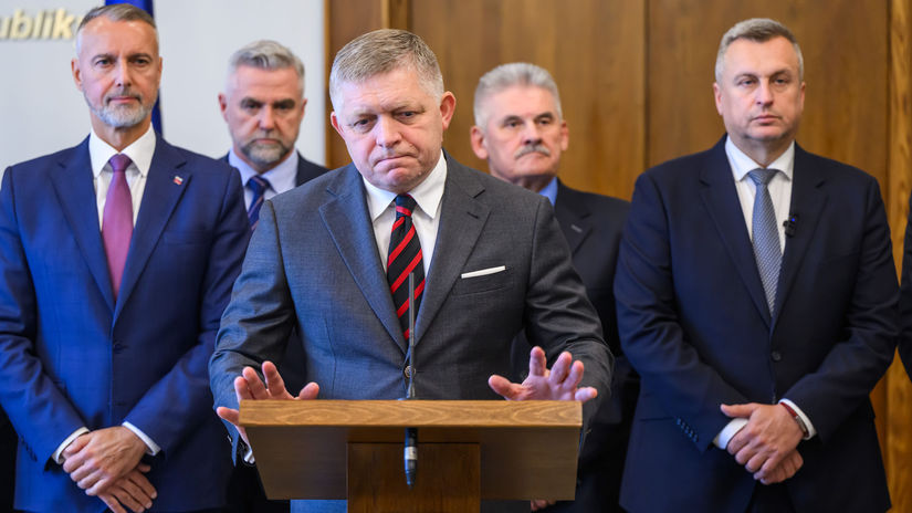 Slovensku ekonomiku udrziavaju nad vodou penazenky ludi no priemysel vyslal varovny signal